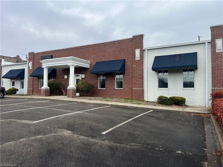 199 N Renfro St, Mount Airy, NC à vendre - Photo du bâtiment - Image 2 de 6