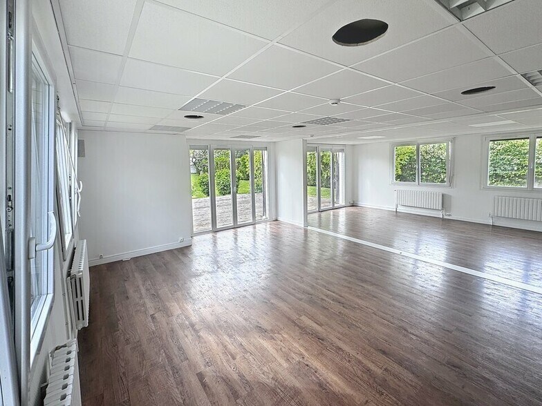 Bureau dans Reims à louer - Photo du bâtiment - Image 1 de 13