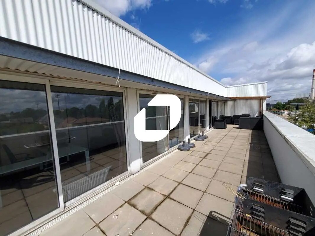 Office in Vitry-sur-Seine for lease Building Photo- Image 1 of 19