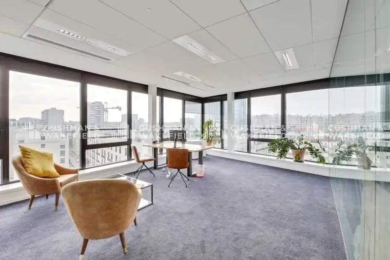 4 Place Du 8 Mai 1945, Levallois-Perret for lease Interior Photo- Image 1 of 7