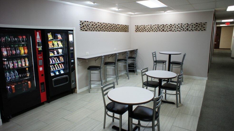 5959 Gateway Blvd W, El Paso, TX à louer - Photo intérieure - Image 3 de 3