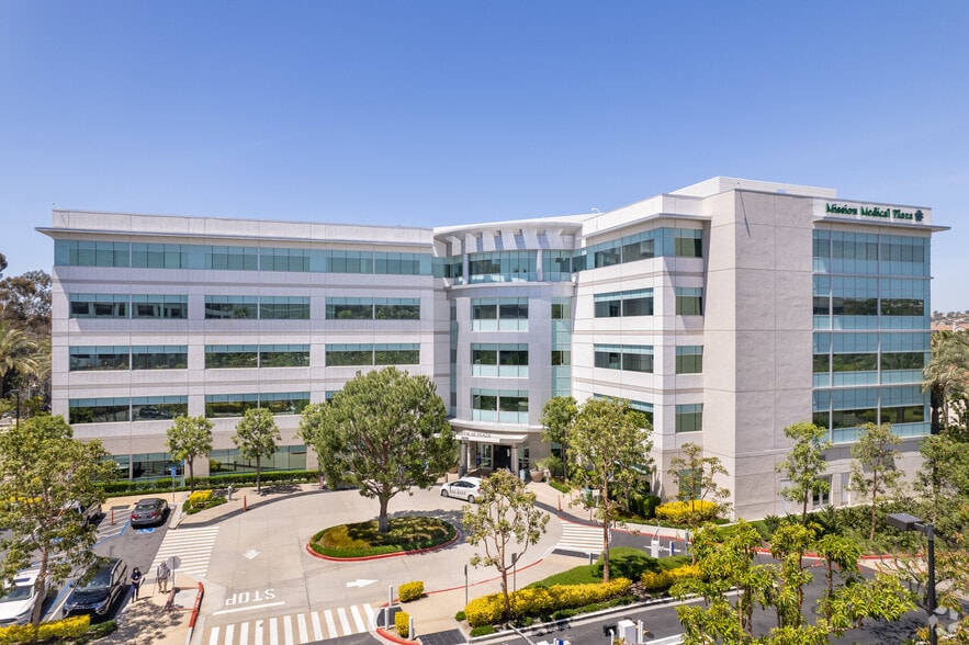 26800 Crown Valley Pky, Mission Viejo, CA for lease - Primary Photo - Image 1 of 12