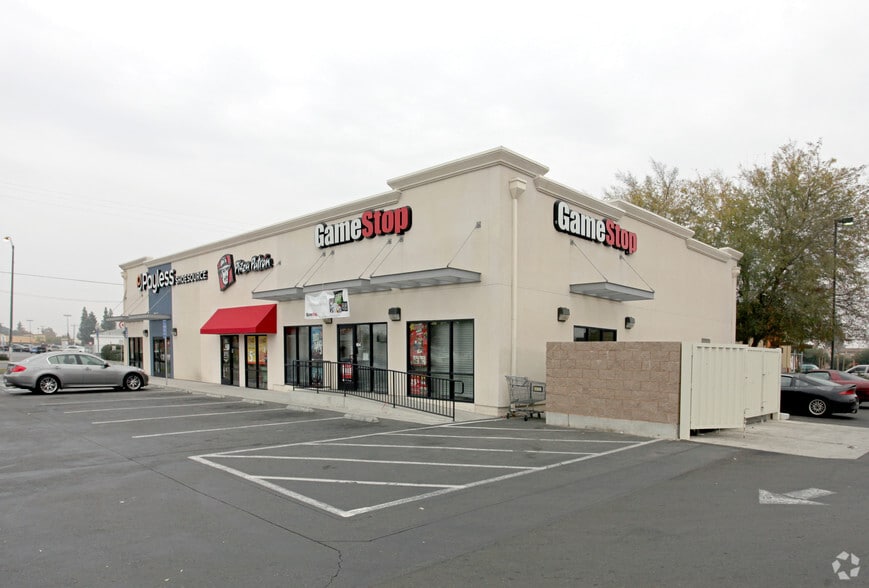 3235 N 1st St, Fresno, CA for lease - Building Photo - Image 3 of 8