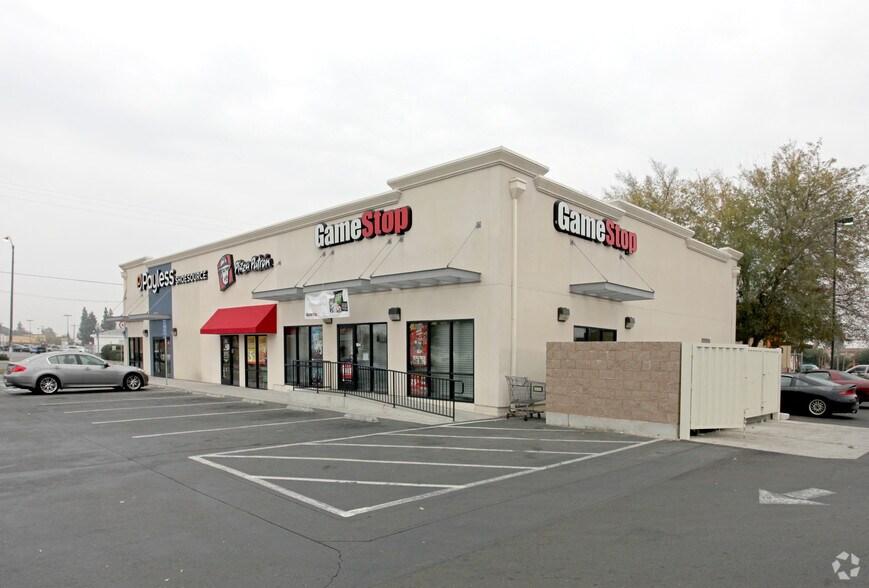 3235 N 1st St, Fresno, CA à louer - Photo du bâtiment - Image 3 de 8