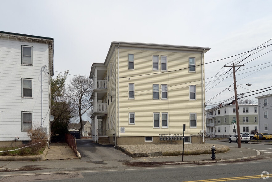 4 Bellevue Ave, Brockton, MA à vendre - Photo du bâtiment - Image 3 de 5