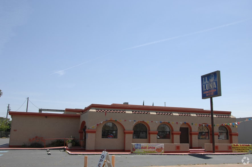 910 S Cherokee Ln, Lodi, CA for sale - Building Photo - Image 3 of 6
