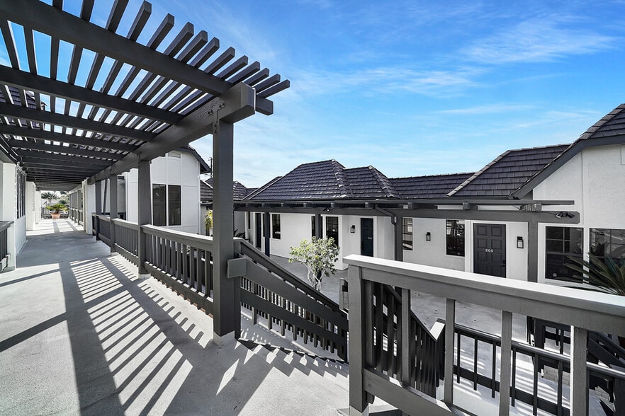 471 N Old Newport Blvd, Newport Beach, CA for lease - Building Photo - Image 2 of 3