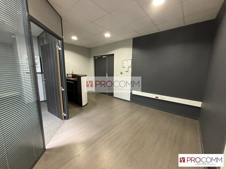 Office in Chartres for lease - Interior Photo - Image 3 of 5