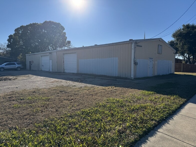 10118 Rylie Rd, Dallas, TX for sale - Primary Photo - Image 1 of 7