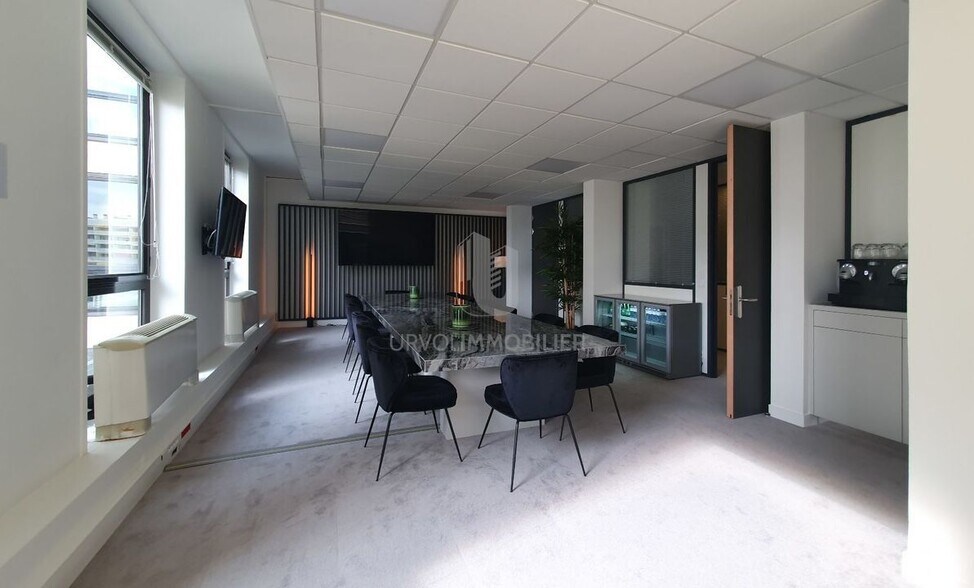 Bureau dans Saint Cloud à louer - Photo du bâtiment - Image 1 de 7