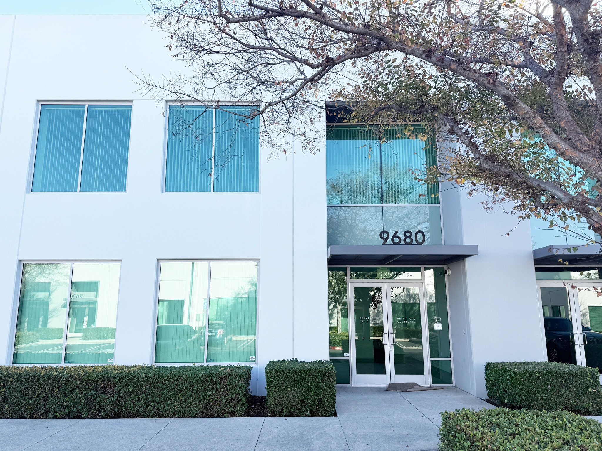 9660-9690 Research Dr, Irvine, CA à louer Photo du bâtiment- Image 1 de 21