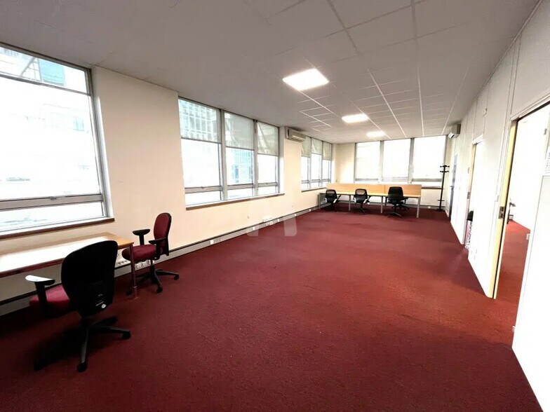 Office in Massy for lease - Interior Photo - Image 3 of 8