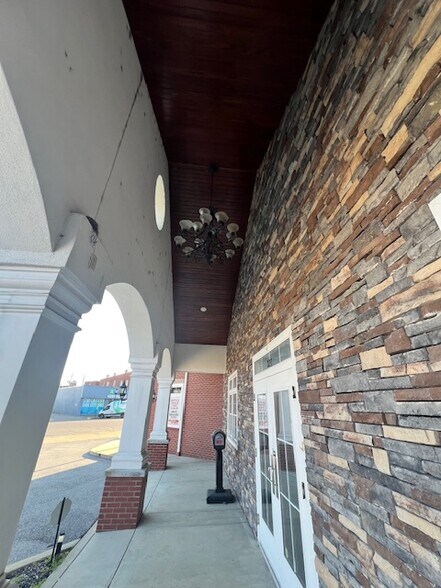 327 2nd St, Henderson, KY à louer - Photo du bâtiment - Image 3 de 5