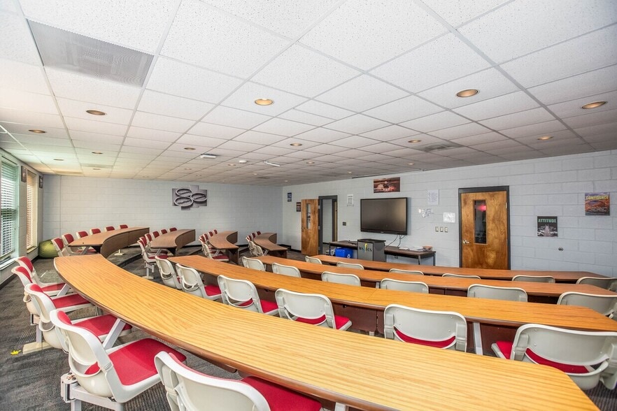 271 and 289 Mercantile Dr portfolio of 2 properties for sale on LoopNet.ca - Building Photo - Image 3 of 7