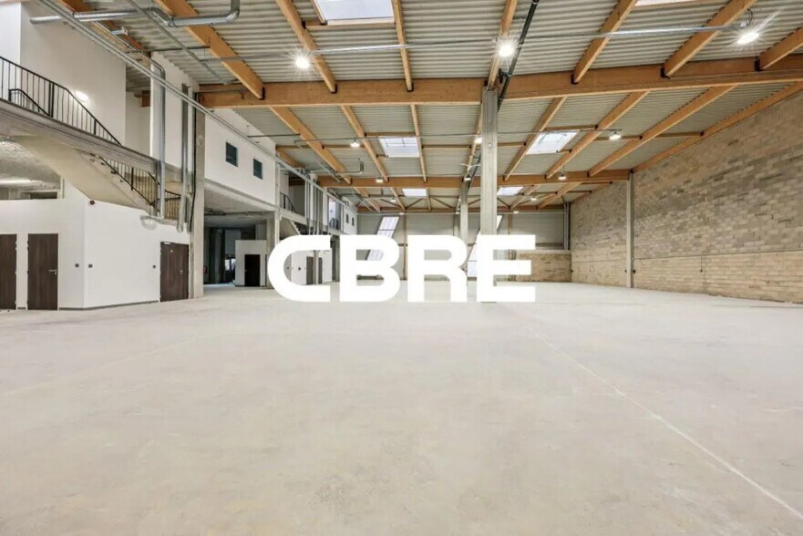 Flex in Lognes for lease - Interior Photo - Image 1 of 20