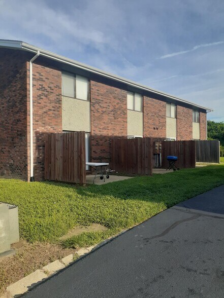 2520 Eastview Dr, Belleville, IL à vendre - Photo du bâtiment - Image 3 de 3
