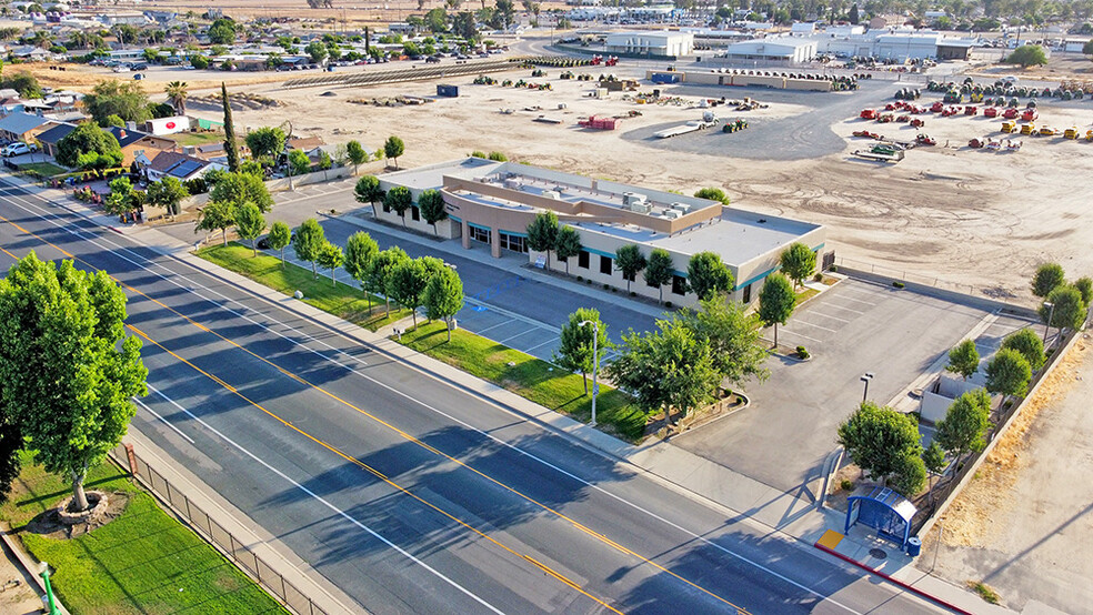 325 S Lexington St, Delano, CA for lease - Building Photo - Image 1 of 4