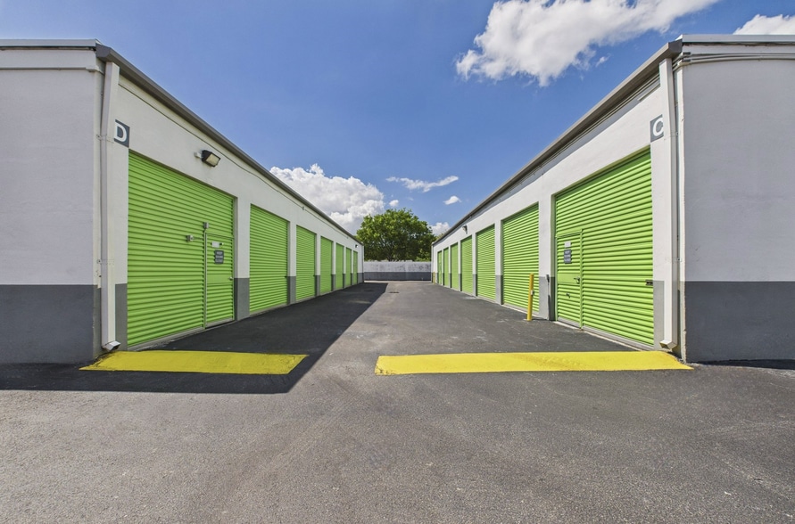 W.P. Carey 35 Property Portfolio portfolio of 35 properties for sale on LoopNet.ca - Building Photo - Image 2 of 50