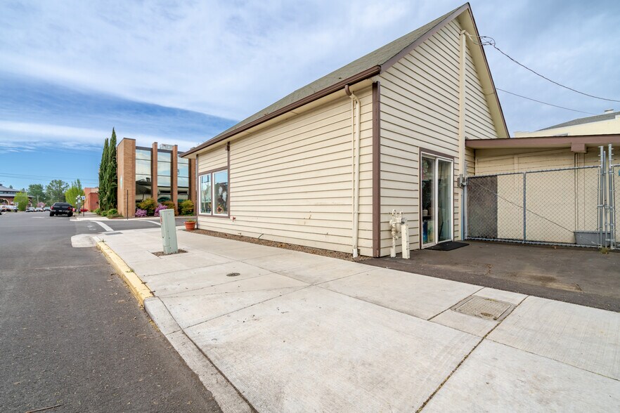 305 Washington St SW, Albany, OR à vendre - Photo du bâtiment - Image 3 de 12