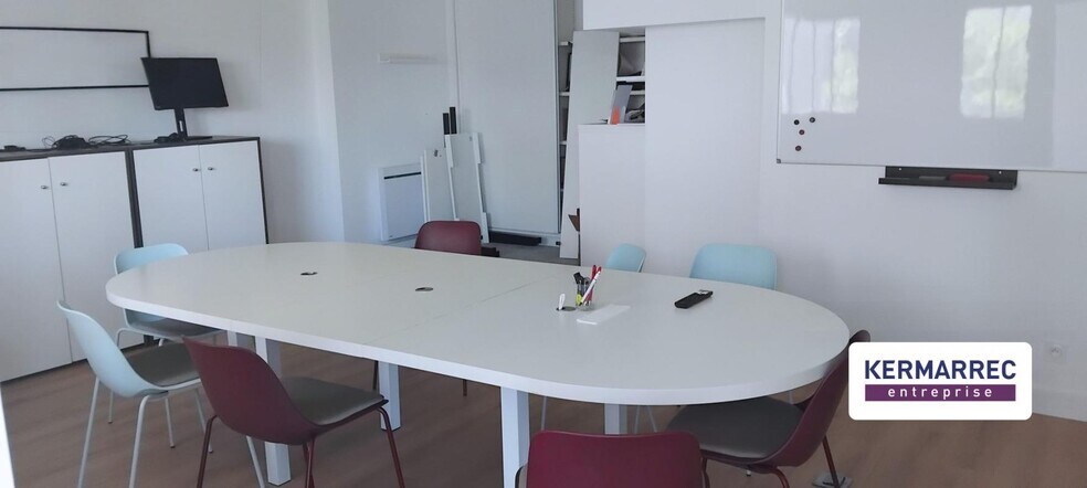 Office in Rennes for lease - Interior Photo - Image 2 of 5