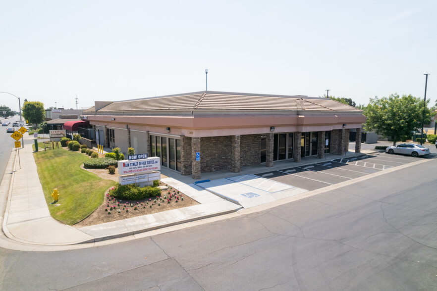 2001 W Caldwell Ave, Visalia, CA for lease - Building Photo - Image 1 of 15