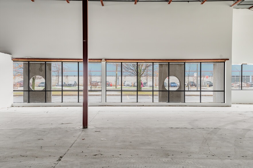 3071-3075 Rue Louis-A.-Amos, Lachine, QC for lease - Interior Photo - Image 2 of 6