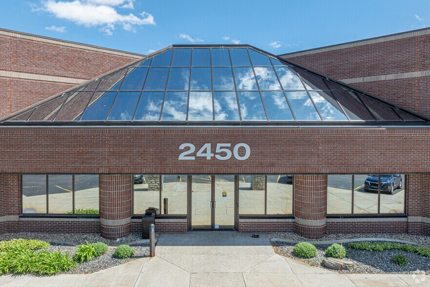 2450 44th St SE, Kentwood, MI à louer - Photo du bâtiment - Image 2 de 5