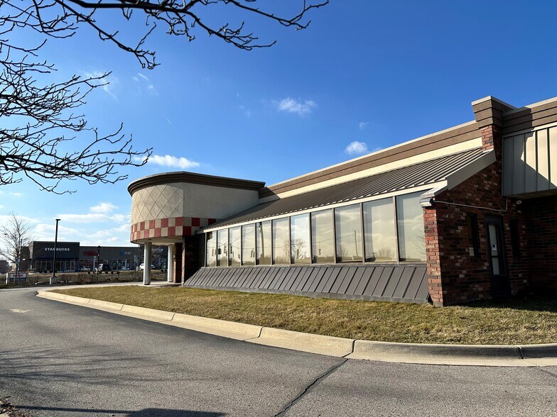 10587 E Highland Rd, Hartland, MI à vendre - Photo du bâtiment - Image 3 de 6