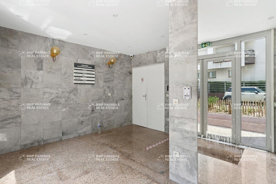 8 Rue Edouard Naud, Issy-les-Moulineaux for lease - Lobby - Image 2 of 25