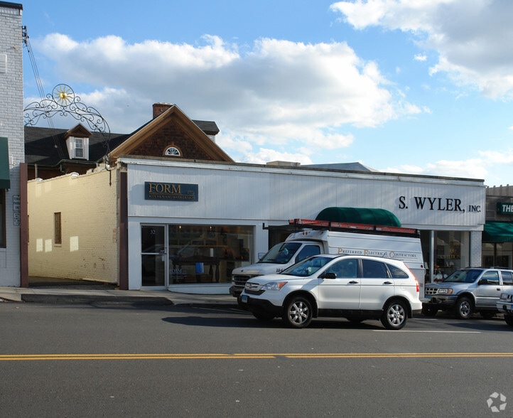32-40 W Putnam St, Greenwich, CT for lease - Building Photo - Image 3 of 5