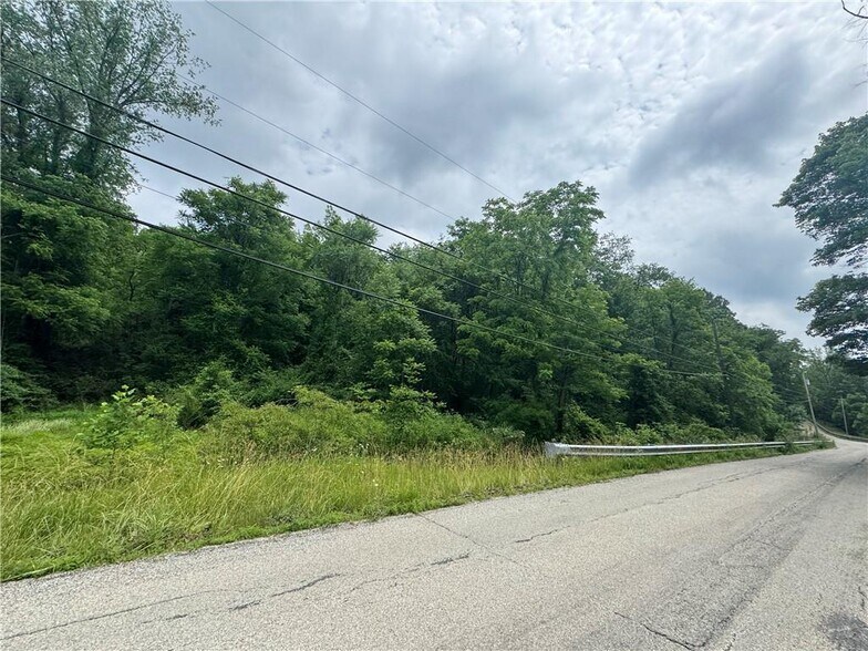 373 Lakeview Dr, Washington, PA for sale - Building Photo - Image 2 of 9