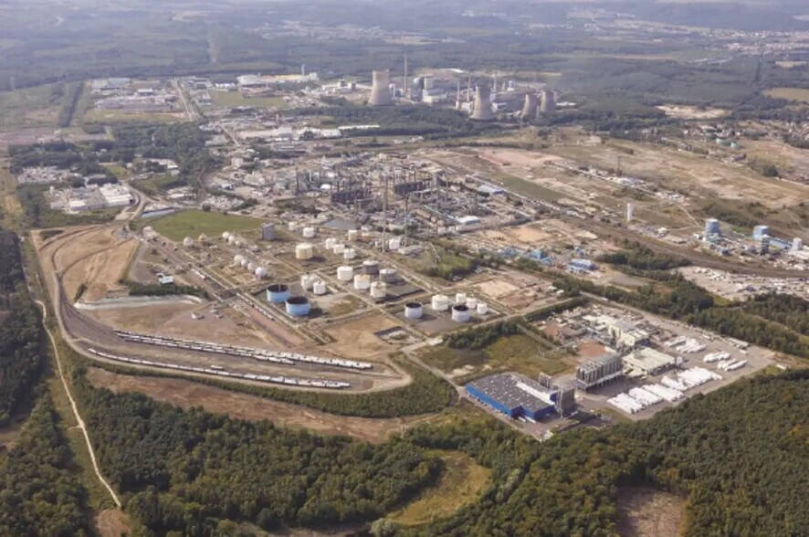 Local d'activités dans Saint-Avold à vendre - Photo du bâtiment - Image 2 de 3