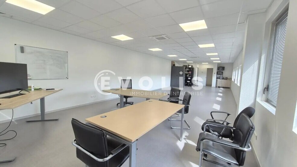 Office in Bussy-Saint-Georges for lease - Interior Photo - Image 2 of 5