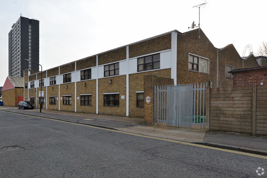 11-15 Gibbins Rd, Londres à louer - Photo du bâtiment - Image 2 de 4