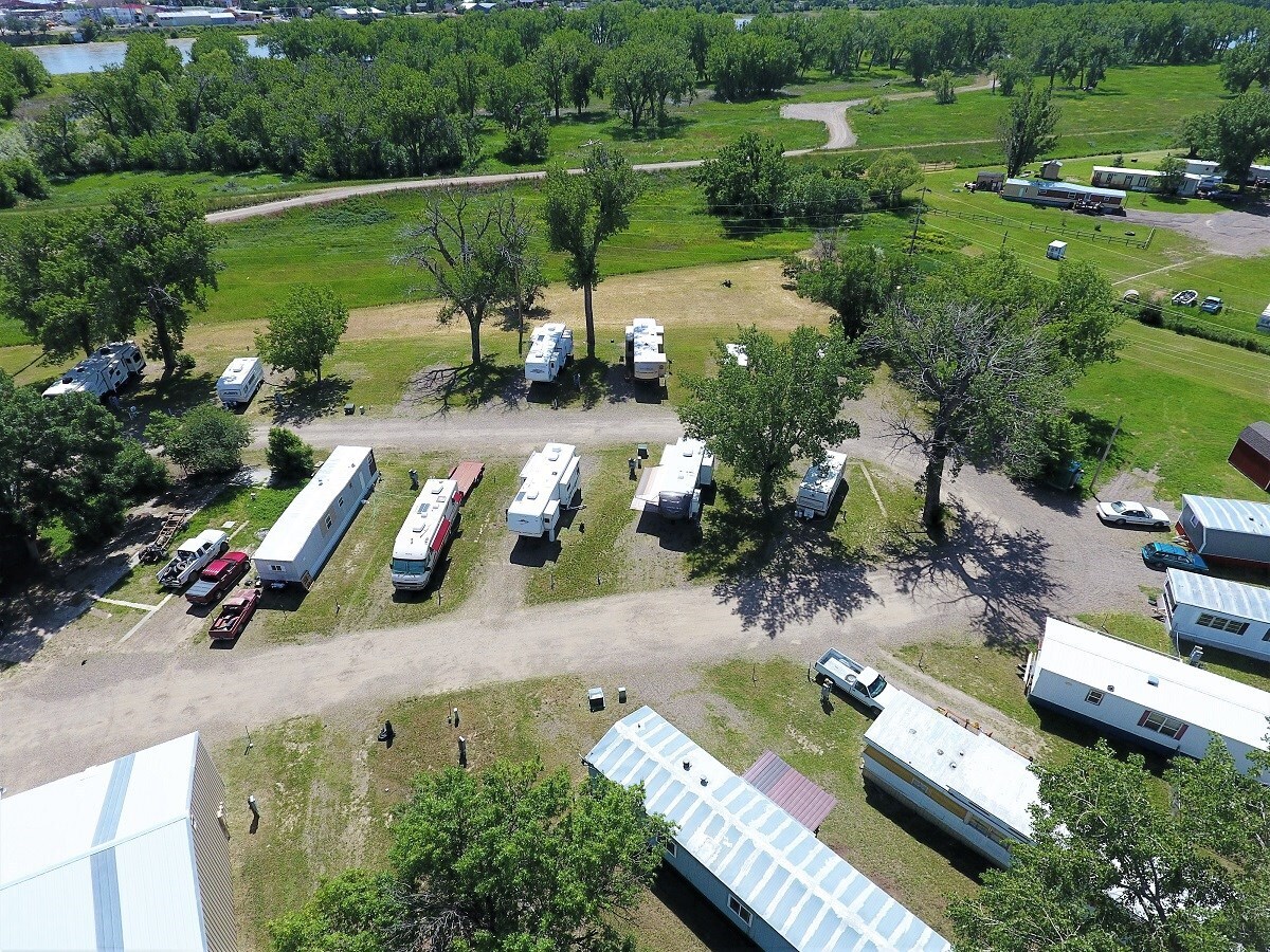 1003 W Bell St, Glendive, MT à vendre Aérien- Image 1 de 8