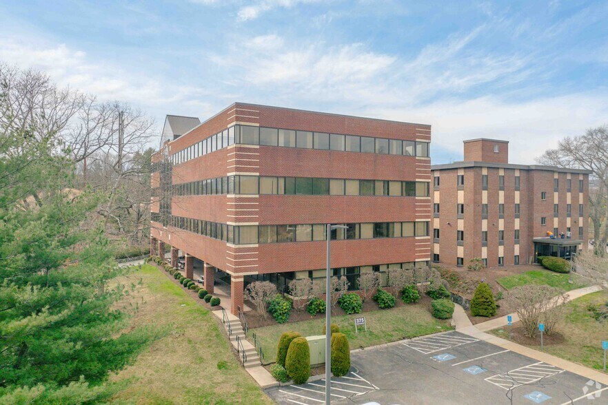 375 Totten Pond Rd, Waltham, MA à vendre - Photo du bâtiment - Image 2 de 8