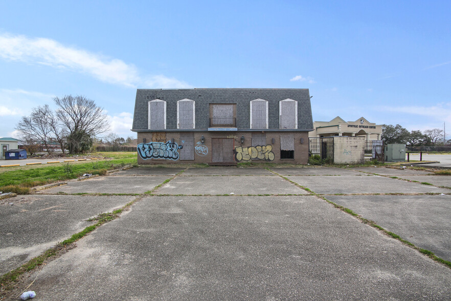 8370 Lake Forest Blvd, New Orleans, LA à vendre - Photo du bâtiment - Image 1 de 1