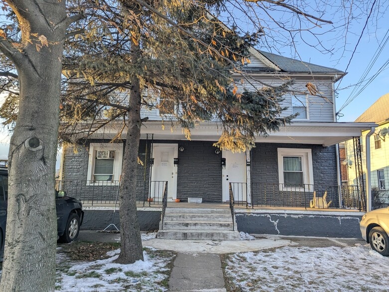 16 Property Portfolio portfolio of 3 properties for sale on LoopNet.ca - Building Photo - Image 2 of 20