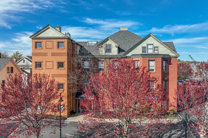 63 Pleasant St, Watertown, MA à louer - Photo du bâtiment - Image 3 de 5