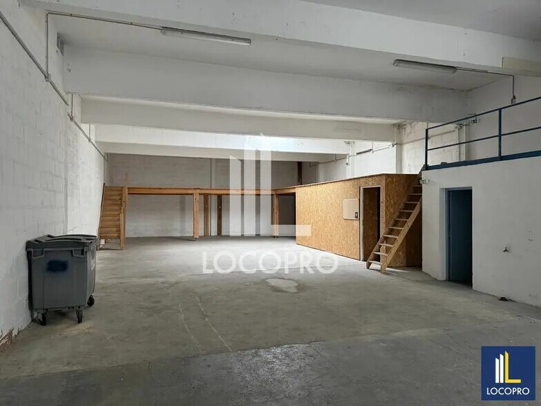 Flex in Saint-Laurent-du-Var for lease - Building Photo - Image 1 of 3