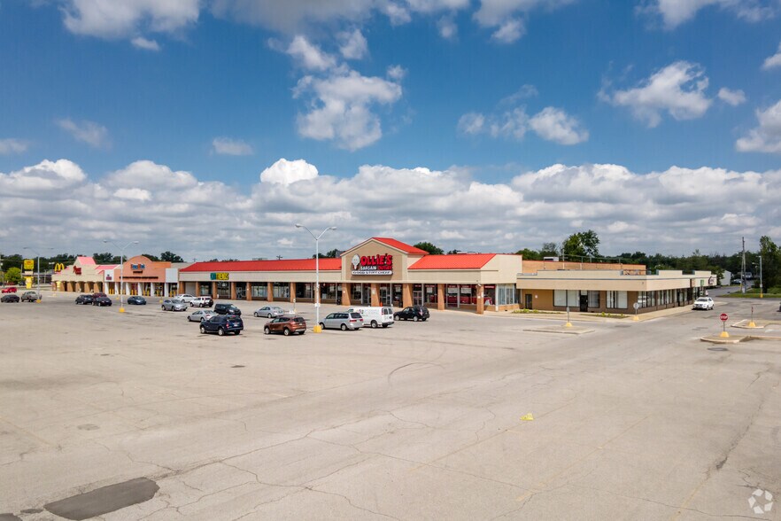 Indian Trail portefeuille de 6 propriétés à vendre sur LoopNet.ca - Photo principale - Image 2 de 6