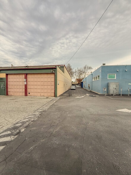 995 E Santa Clara St, San Jose, CA for lease - Building Photo - Image 3 of 39