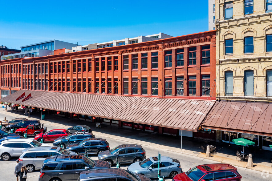 333 N Broadway, Milwaukee, WI for sale - Building Photo - Image 1 of 5