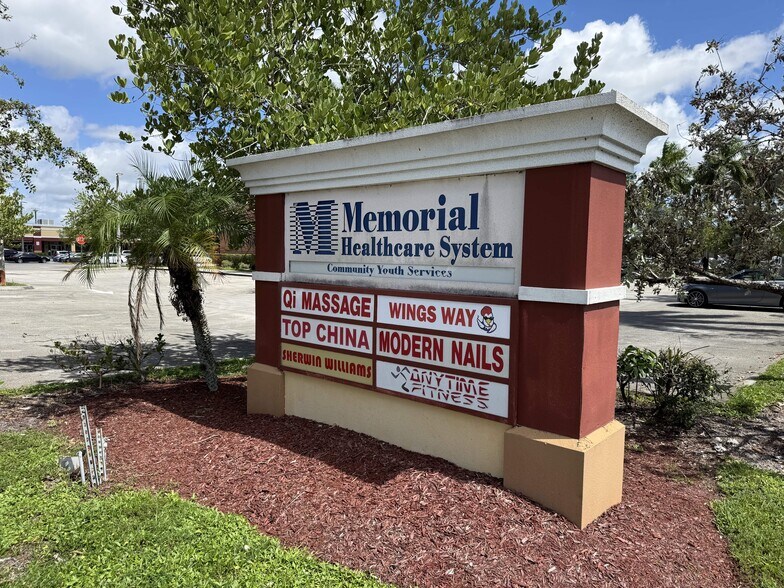 6805-7031 Taft St, Hollywood, FL à louer - Photo du bâtiment - Image 2 de 22