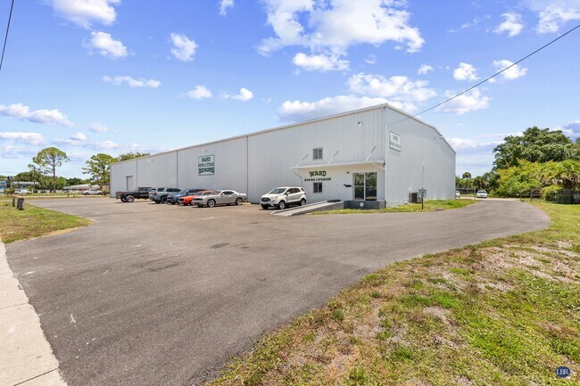 Plus de détails pour 324 Clearlake Rd, Cocoa, FL - Industriel à louer