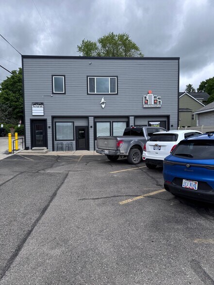 127-131 E Commerce St, Milford, MI à vendre - Photo du bâtiment - Image 1 de 23