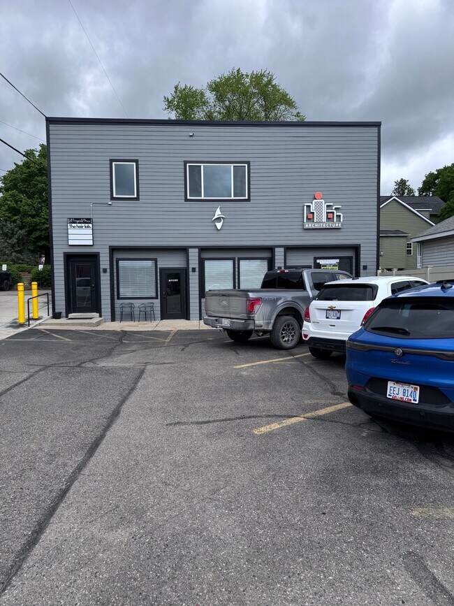 Plus de détails pour 127-131 E Commerce St, Milford, MI - Bureau à vendre