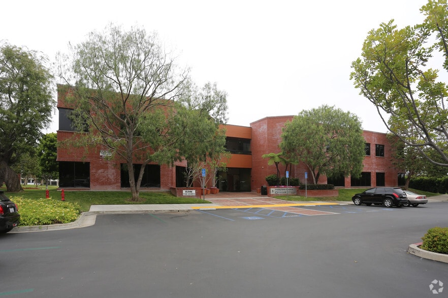 3 Corporate Plaza Dr, Newport Beach, CA for lease - Building Photo - Image 2 of 9