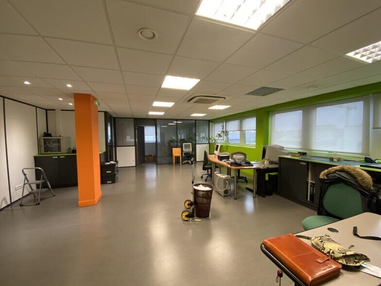 Office in Orléans for lease - Interior Photo - Image 2 of 4