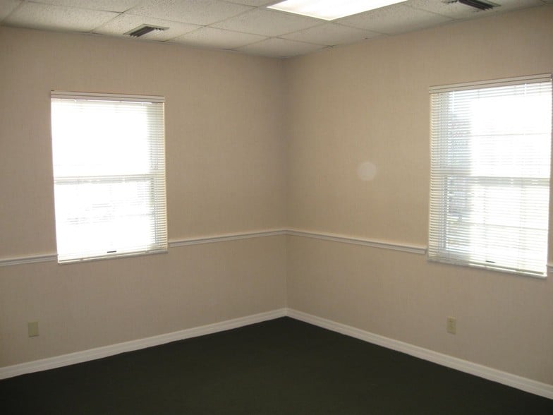 1001 N Washington Blvd, Sarasota, FL for lease - Interior Photo - Image 3 of 11